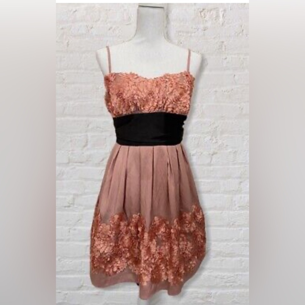 B. Darlin dress Midi Coral with beautiful floral & black accents sise 1/2 straps